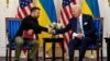 Президент США Джо Байден і президент України Володимир Зеленський (л), фото ілюстративне