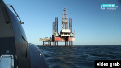 Кадр из видеозаписи, снятой военнослужащими ГУР Минобороны Украины во время рейда по возвращению нефтегазовых вышек в Черном море