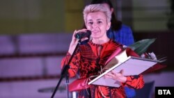 В Бургаския свободен университет се проведе церемонията по връчване на Националната награда за поезия "Христо Фотев", спечелена от Ина Иванова, Бургас, 25 март 2024 г. Събитието се провежда на рождената дата на поета и е под формата на музикално-поетичен спектакъл.