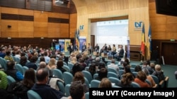 Evenimentul Smart Diaspora 2023 a fost organizat la Timișoara ca parte a agendei Capitalei Europene a Culturii. Imagine din Aula Magna a Universității de Vest, principalul organizator al evenimentului care a adunat peste 300 de cercetători români din diaspora