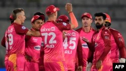 د پاکستان سپرلیګ په لړ کې د فبرورۍ پر ۲۵مه د ارام ورځ ده او د فبرورۍ پر ۲۶مه به دوې لوبې ترسره کېږي.