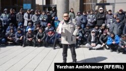 "Бізге жұмыс керек!" Астанаға келген жаңаөзендік мұнайшылардың билікке талабы