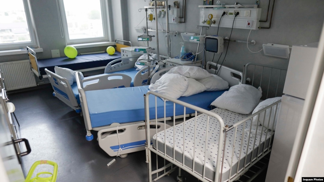 Banii de la Casa Națională de Asigurări de Sănătate nu ajung niciodată. Nici pentru analize de sânge, nici pentru RMN, nici pentru spitale.