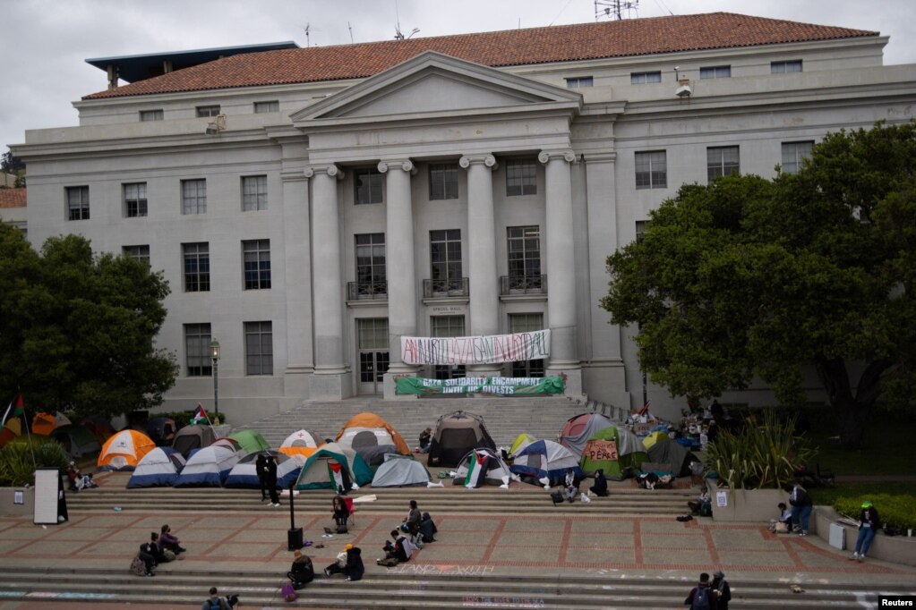 Një tjetër protestë e studentëve në Berkeley në mbështetje të palestinezëve.  