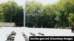 Imagine de la evenimentul de transmitere a unui lot de drone subdiviziunilor tactice ale Poliției de Frontieră, septembrie 2023.
