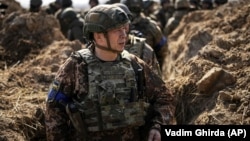 Аляксандар Сырскі на пазыцыях украінскіх войскаў каля Кіева, 29 сакавіка 2022 