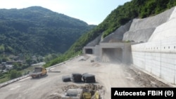 Gradilište na autoputu Vranduk Ponirak, Bosna i Hercegovina. Datum nepoznat.