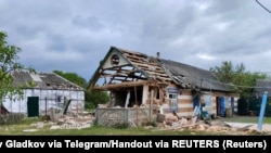 Oštećena domaćinstva u Belgorodskoj oblasti u Rusiji, na granici sa Ukrajinom, 23. maj 2023. 