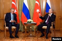 Cadru de la întâlnirea de la Soci dintre liderul turc Recep Erdogan și președintele rus Vladimir Putin.