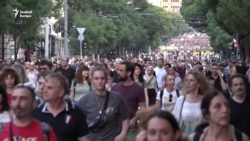 Ismét tízezrek vonultak Belgrádban Vučić szerb elnök lemondását követelve