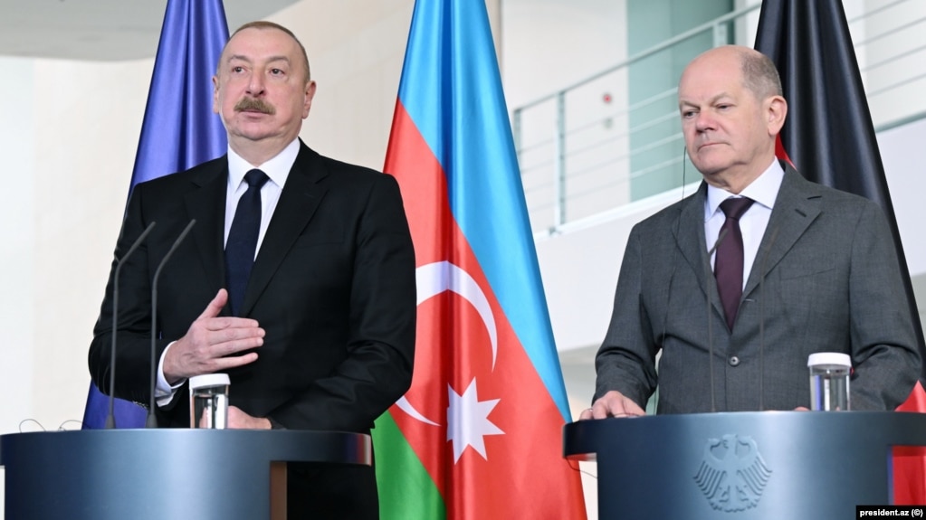 Azerbaijani President Ilham Aliyev and German Chancellor Olaf Scholz hold a joint press conference in Berlin on April 26.
