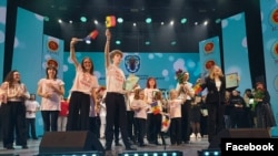 
Corul „Rapsodia” din Moldova a luat marele premiu la forumul „internațional” de teatru pentru copii „Pași” de la Minsk, unde a participat alături de colective din Belarus, Rusia și Uzbekistan
