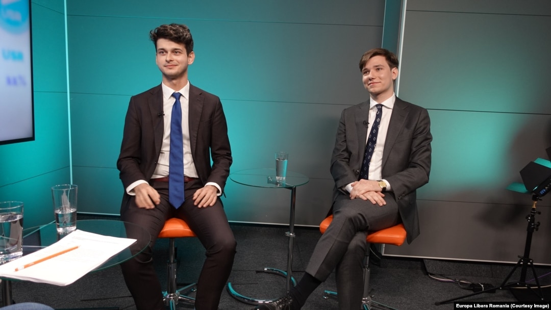 Din 2023, Vlad Adamescu și Razvan Petri sunt ambasadori digitali ai Uniunii Europene. Ei ajută Comisia Europeană să transmită mai bine ce face.