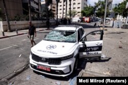 Oštećeno auto izraelske policije u sukobu eritrejskih tražitelja azila u Tel Avivu, 2. septembar.