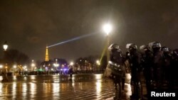 Противостояние противников пенсионной реформы и полиции, Париж, март 2023