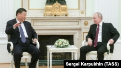 Си Цзиньпин (слева) и Владимир Путин в первый день визита китайского лидера. Москва, 20 марта 2023 года