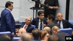Комисията за Мартин Божанов - Нотариуса и Петьо Петров - Еврото беше създадена по предложение на Николай Денков (вторият вляво) и колегите му от ПП-ДБ.