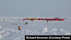 نمایی عمومی از کمپ قطبی بارنئو در سال ۲۰۰۳