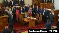 Članovi novoizabrane vlade u Parlamentu, 6. juna 2023.