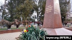 Жители Керчи возложили цветы к памятнику Шевченко, 9 марта 2023