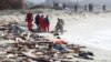 Shpëtimtarët duke u bërë gati të nisin kërkimin për të mbijetuarit pas fundosjes së anijes me migrantë në Itali. 28 shkurt 2023.