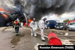 Тушение пожара на территории ангара на территории нефтебазы. Россия, 2023 год