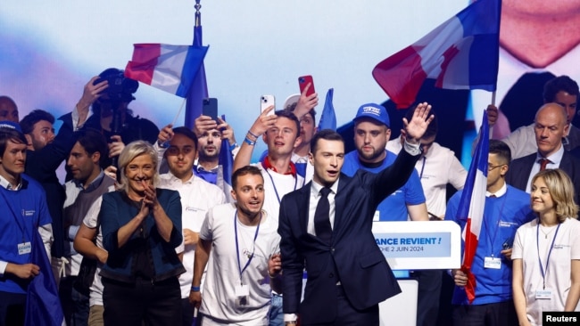 Марин льо Пен и Жордан Бардела - лидери на "Национален сбор", празнуват победата на изборите за ЕП, 9 юни 2024 г.
