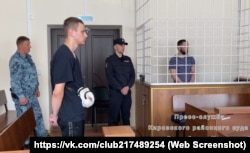 Qırımlı Dlâver Salimov (qafeste) Rusiye kontrolindeki İslâm Terek rayon mahkemesinde ükmü seslendirilgende, 2024 senesi aprelniñ 10-u