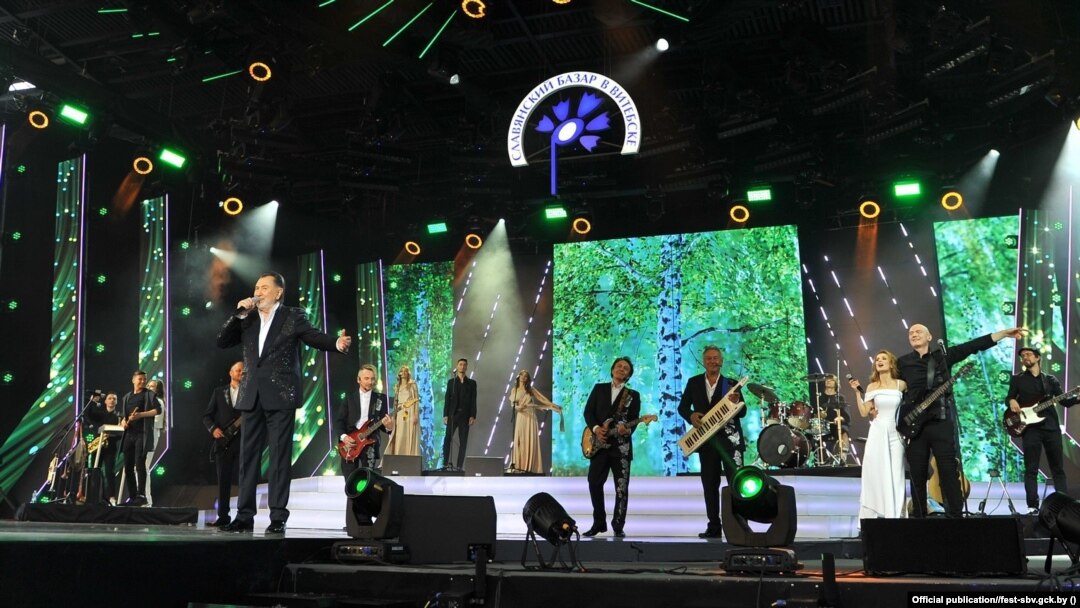 Анатоль Ярмоленка выступае на «Славянскім базары»-2023, фота з сайту дзяржаўнай установы «Цэнтр культуры «Віцебск»