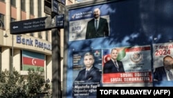 Шайлоо алдындагы үгүт плакаттары. Баку. 2-февраль 2024-жыл