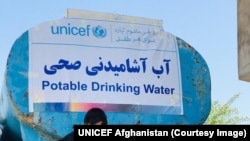 مردم در نقاط مختلف افغانستان از عدم دسترسی کافی به آب آشنامیدنی سالم شکایت دارند.