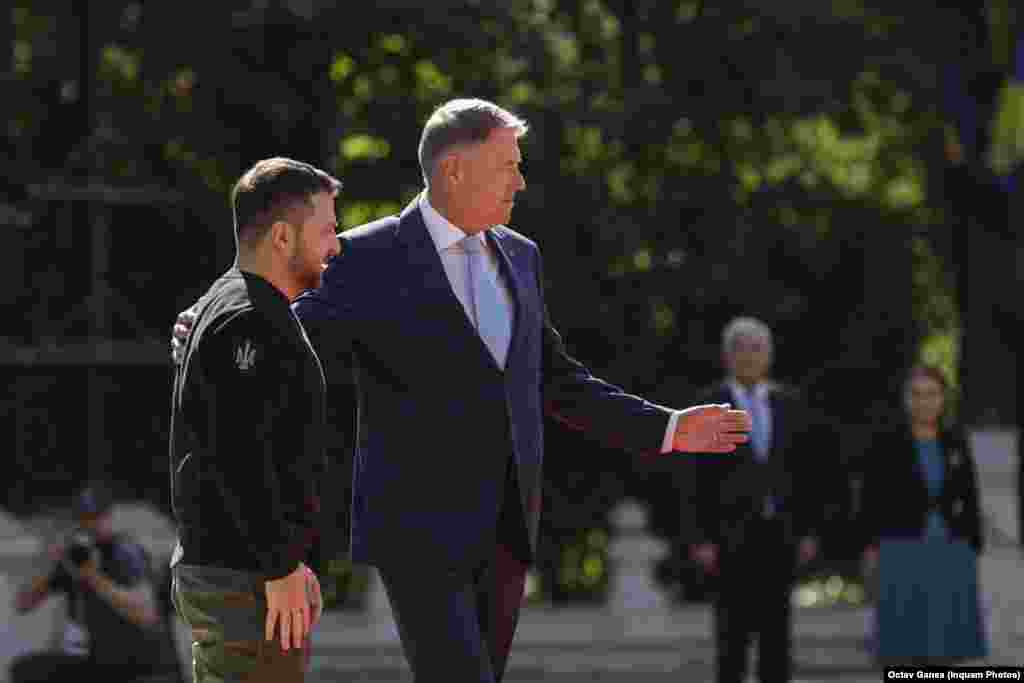 Prima întâlnire de la București a lui Volodimir Zelenski a fost la Palatul Cotroceni, unde s-a întâlnit cu președintele Klaus Iohannis. Cei doi au discutat despre securitatea la Marea Neagră, despre punctele de trecere a frontierei, dar și despre minoritățile naționale.&nbsp; &nbsp;