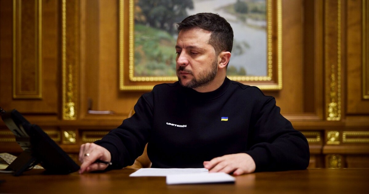Зеленський повідомив деталі розмови з президентом США Зеленський повідомив деталі розмови з президентом США
