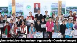 Sowgat berlen çagalar