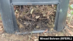 Komposter Rabije Bešo već stvara organsko đubrivo i ona se nada da od narednog proljeća više neće morati kupovati đubrivo.