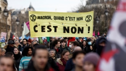 Френският сенат прие непопулярния план за пенсионна реформа на президента
