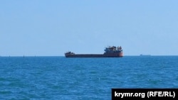 Судно в Керченском проливе у берегов Крыма, апрель 2023 года