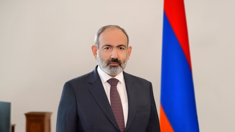 Në ditën e përkujtimit të gjenocidit, Pashinian u kërkon armenëve të “tejkalojnë traumën”