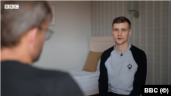 Дмитрий Мишов во время интервью Би-би-си