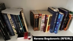 Knjige i radijski uređaj koji su Andreju Gnjotu, kako kaže, pomogli da prekrati vreme u zatvoru, 14. jun 2024.