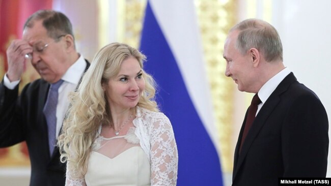 Swedish Ambassador to Russia Malena Mard presents her credentials to Russia's President Vladimir Putin during a ceremony at the Moscow Kremlin's Alexander Hall in February 2020.