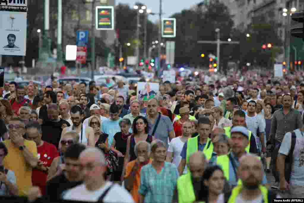 Protesti &quot;Srbija protiv nasilja&quot; održavaju se svake sedmice nakon dva masovna ubistva 3. i 4. maja dogodila u Beogradu i okolini Mladenovca, u kojima je stradalo 19 osoba, među kojima je najviše dece. &nbsp;