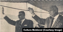 N.S. Hrușciov și președintele Nasser salută constructorii barajului de la Assuan. „Cultura Moldovei”, 17 mai 1964.