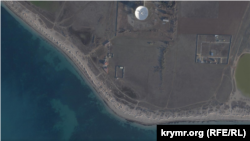 Линия окопов на побережье от Заозерного до Евпатории, спутниковый снимок от 16 марта 2023 года