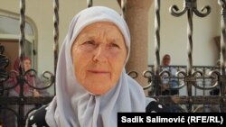 "Ostala sam sama, ali sam se vratila u svoje selo i samujem", kaže Refija Hadžibulić.