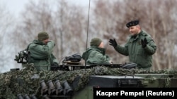 Polish instructors and Ukrainian soldiers train on Leopard 2 A4 tanks in Swietoszow, Poland, on February 13.