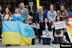 Демонстрация, която настоява за връщането на украински военнопленници от войната на Русия в Украйна. Събитието се провежда в Люцерн, Швейцария, където е и срещата за мир, 15 юни 2024 г.