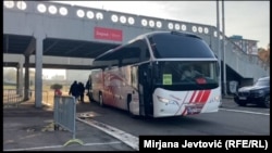 Автобуси од Република Српска носеа гласачи во Белград
