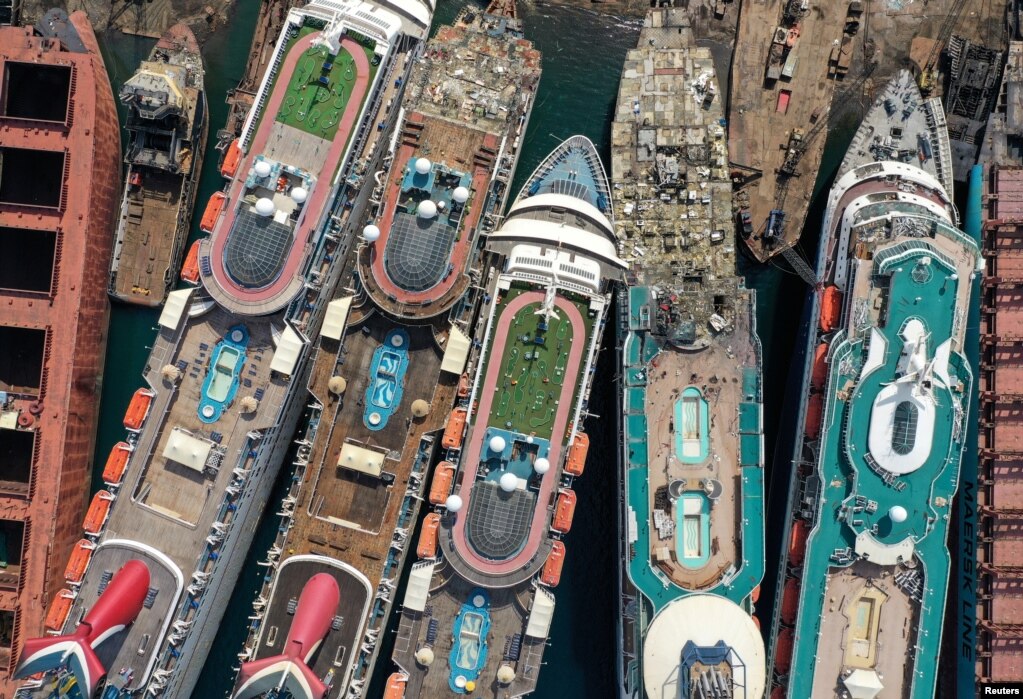 Një imazh me dron tregon anije lundrimi në një kantier të anijeve Aliaga në qytetin port të Egjeut Izmir, Turqi, 2 tetor 2020