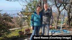 Gerd i Tatiana Haase su se iz Minhena preselili u Dobre vode kod Bara, na Crnogorskom primorju. Foto: Gerd Haase, privatna arhiva